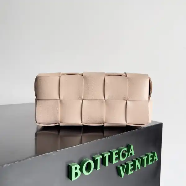 BOTTEGA VENETA BRICK CASSETTE-24*20*10CM