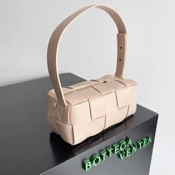 BOTTEGA VENETA BRICK CASSETTE-24*20*10CM