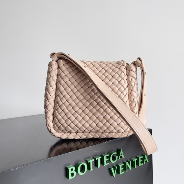 HOT SALE BOTTEGA VENETA  mini Cobble Shoulder Bag