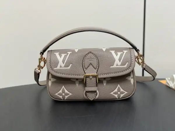 Frstbag ru LOUIS VUITTON Nano Diane-19*10.5*6 CM