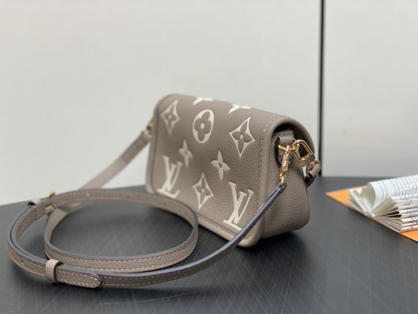 LOUIS VUITTON Nano Diane-19*10.5*6 CM