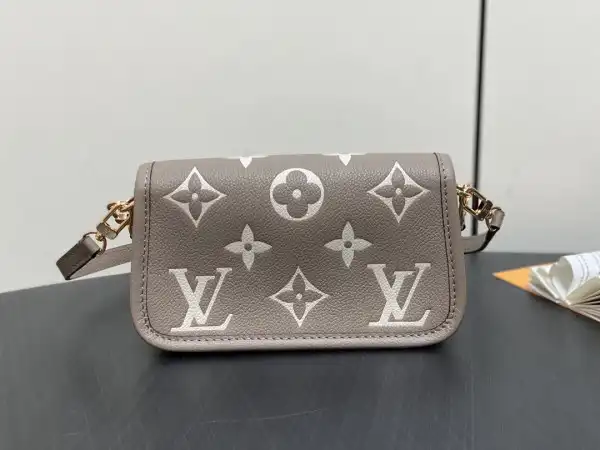 Cheap LOUIS VUITTON Nano Diane-19*10.5*6 CM