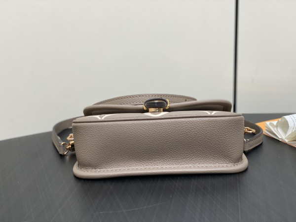 LOUIS VUITTON Nano Diane-19*10.5*6 CM