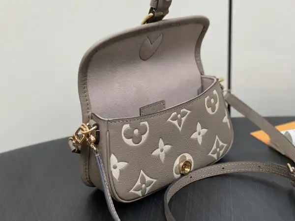 Cheap LOUIS VUITTON Nano Diane-19*10.5*6 CM