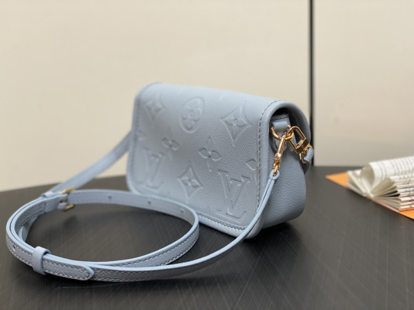 HOT SALE LOUIS VUITTON Nano Diane-19*10.5*6 CM