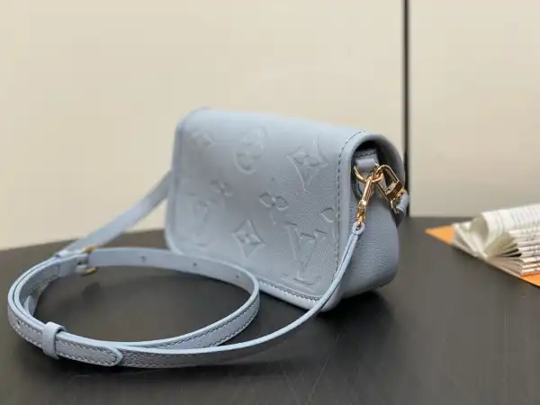 Rep LOUIS VUITTON Nano Diane-19*10.5*6 CM