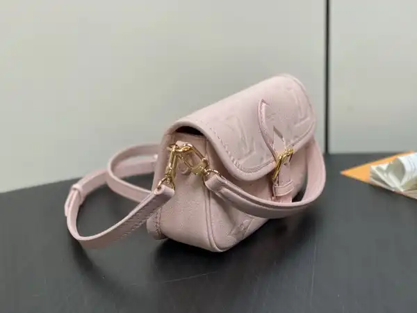 First Bag Ru LOUIS VUITTON Nano Diane-19*10.5*6 CM