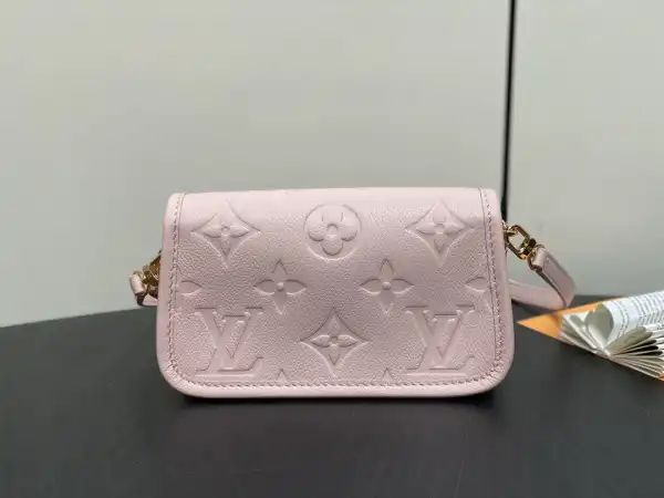 LOUIS VUITTON Nano Diane-19*10.5*6 CM