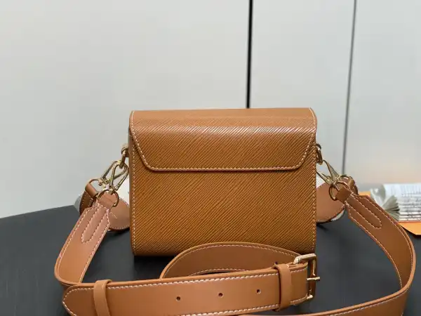 First bag ru LOUIS VUITTON TWIST MM-23*17*9.5CM