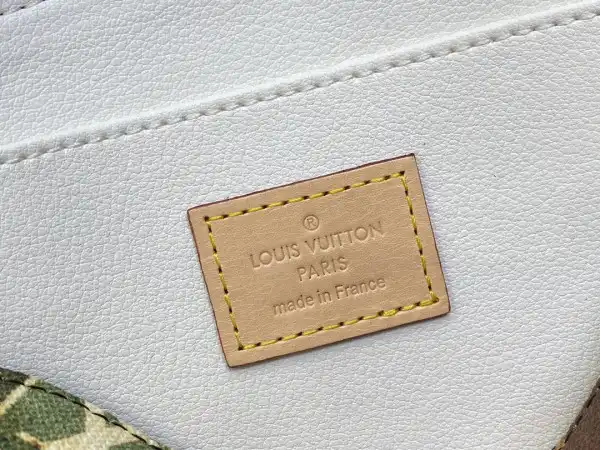 Aaa replica ru Louis Vuitton COSMETIC POUCH