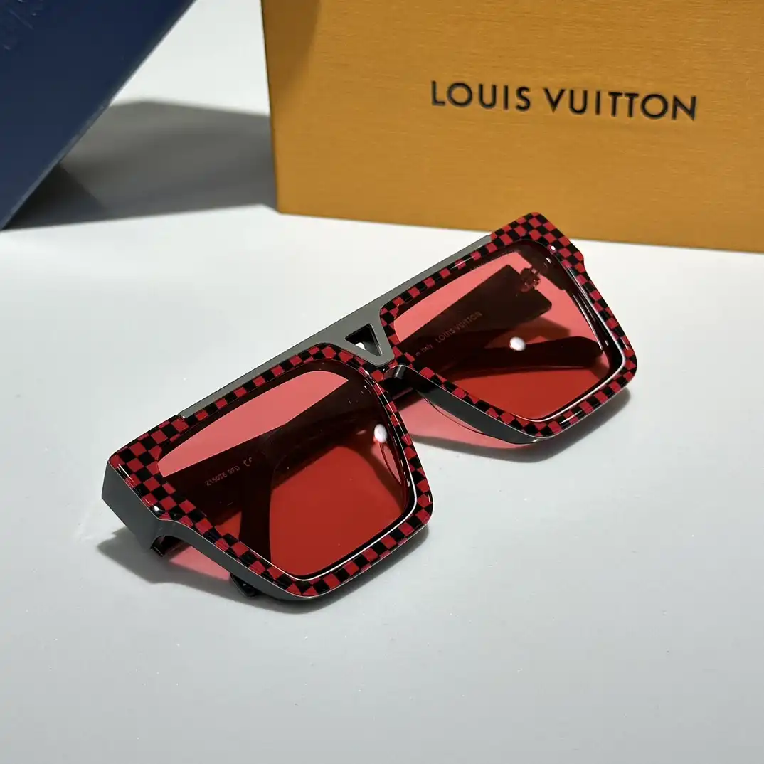 LOUVIS VUITTON SUNGLASSES