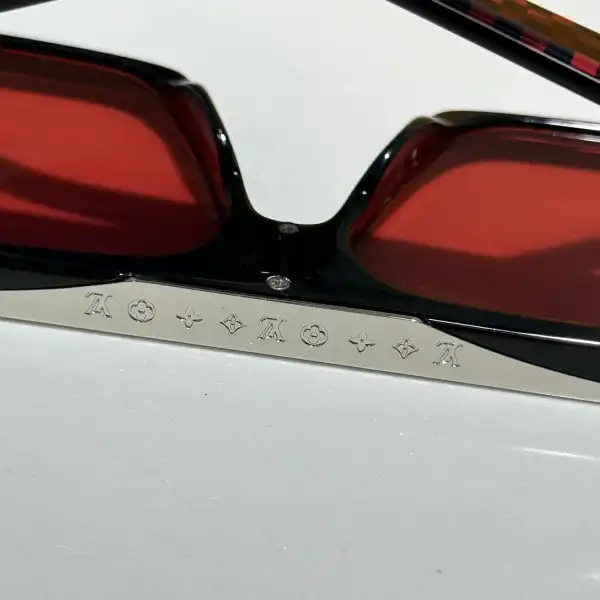 Bagsoffer LOUVIS VUITTON SUNGLASSES