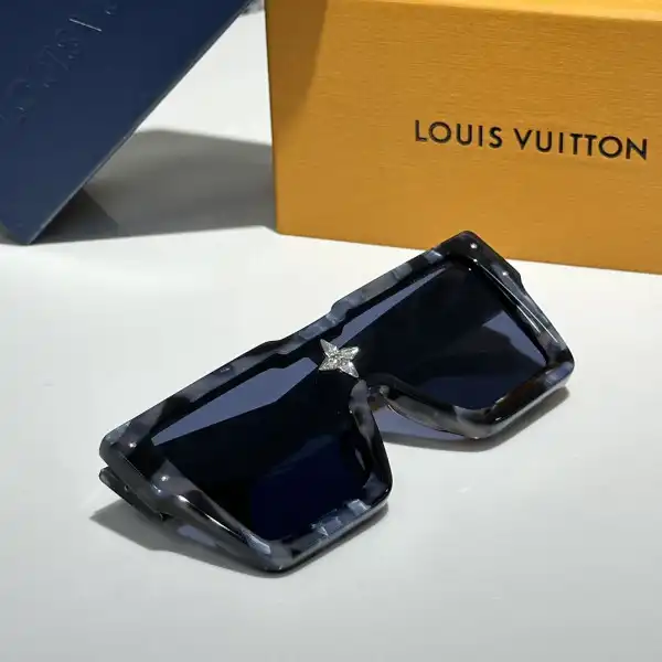 LOUVIS VUITTON SUNGLASSES