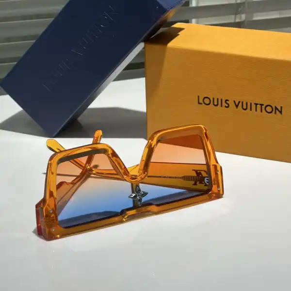 LOUVIS VUITTON SUNGLASSES