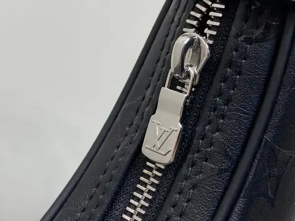 First bag ru LOUIS VUITTON LOOP-23*13*6CM