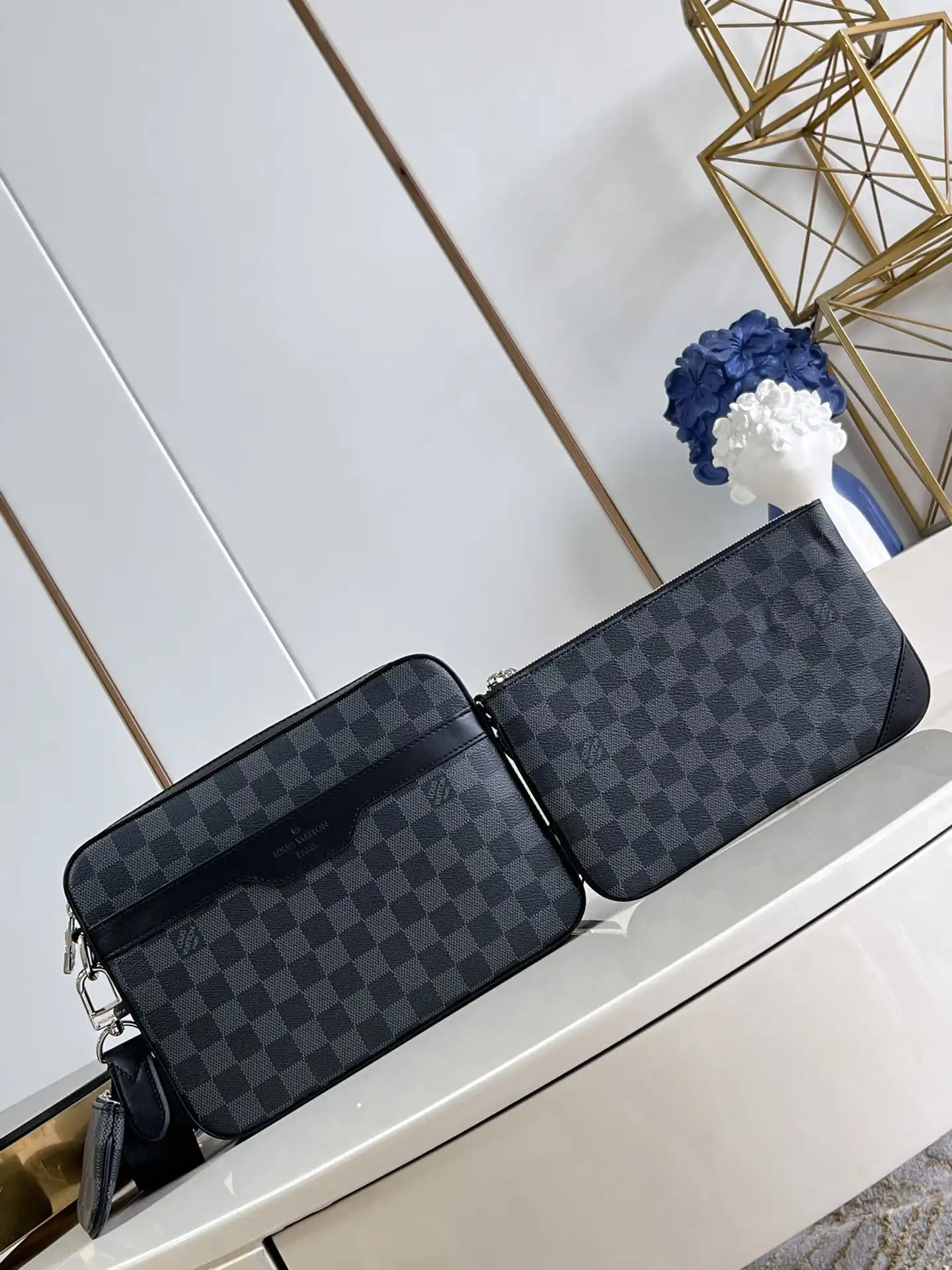 LOUIS VUITTON TRIO MESSENGER