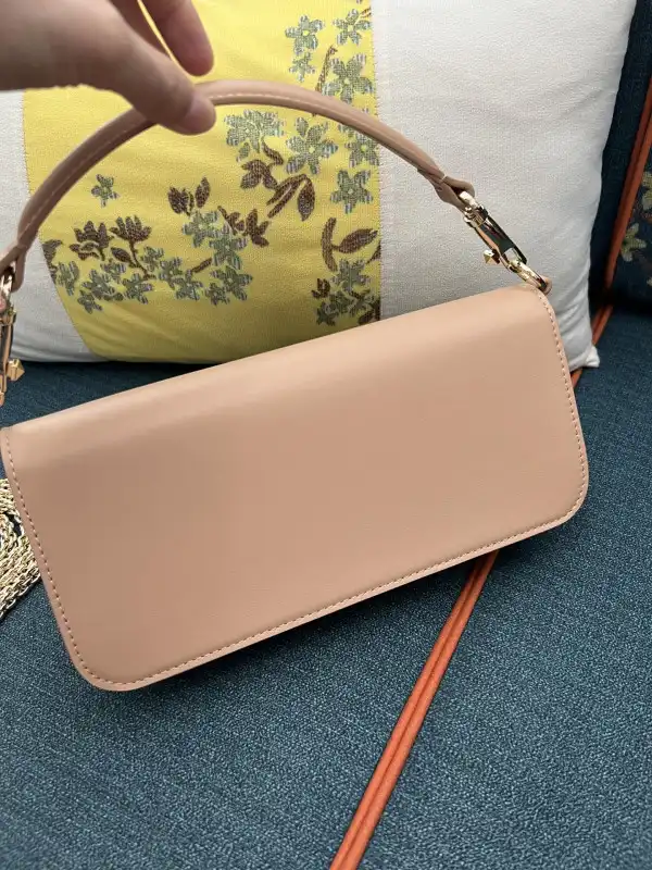 Yupoo bagsoffer VALENTINO LOCÒ CALFSKIN SHOULDER BAG