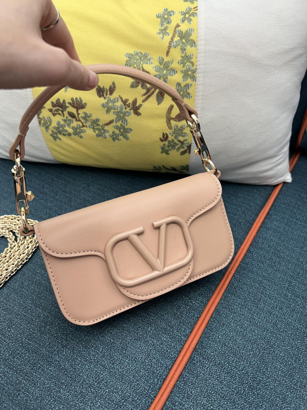 HOT SALE VALENTINO LOCÒ SMALL SHOULDER BAG IN CALFSKIN