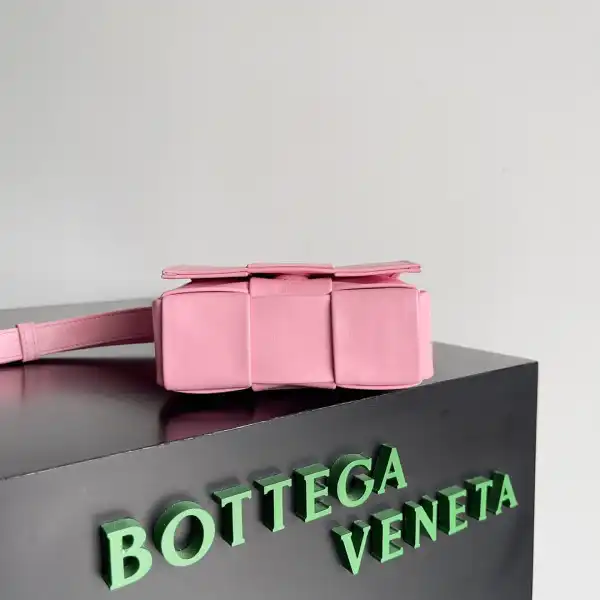 First bag ru BOTTEGA VENETA Candy mini Cassette-12*8*4cm