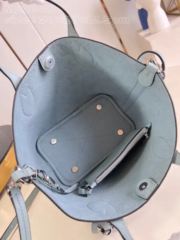 Firstbag Ru LOUIS VUITTON BLOSSOM PM