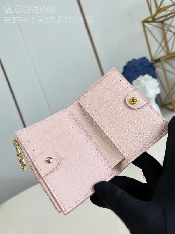 First bag ru LOUIS VUITTON Lisa Wallet - 9*11.5*1.5CM