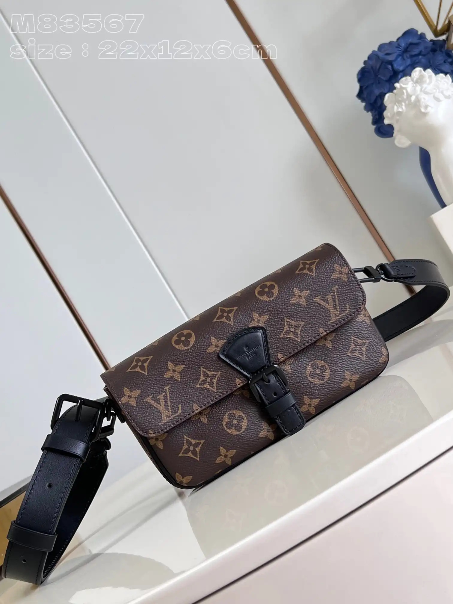 LOUIS VUITTON Montsouris Wearable Wallet