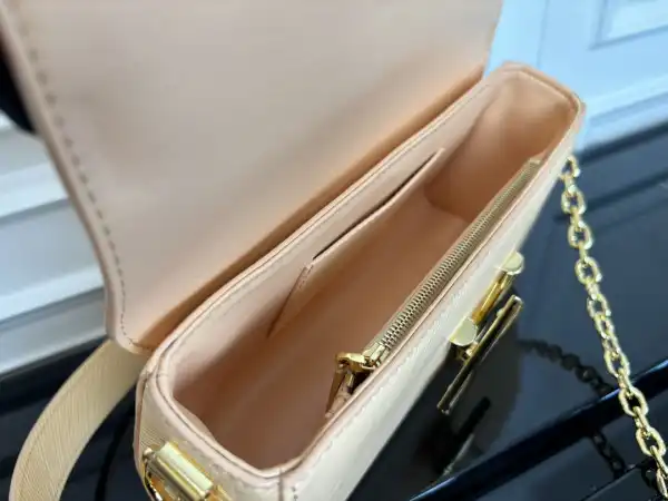 First Bag Ru LOUIS VUITTON TWIST-23.5*12*7 cm