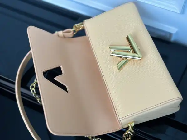 Affordable LOUIS VUITTON TWIST-23.5*12*7 cm