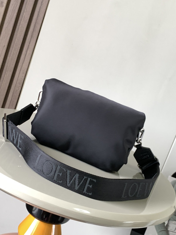 HOT SALE Lowee Goya Puffer leather shoulder bag-20*13*6CM