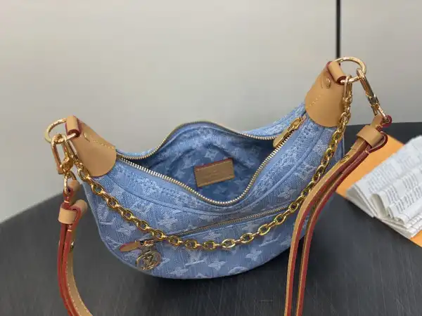 First bag ru LOUIS VUITTON LOOP-23*13*6CM