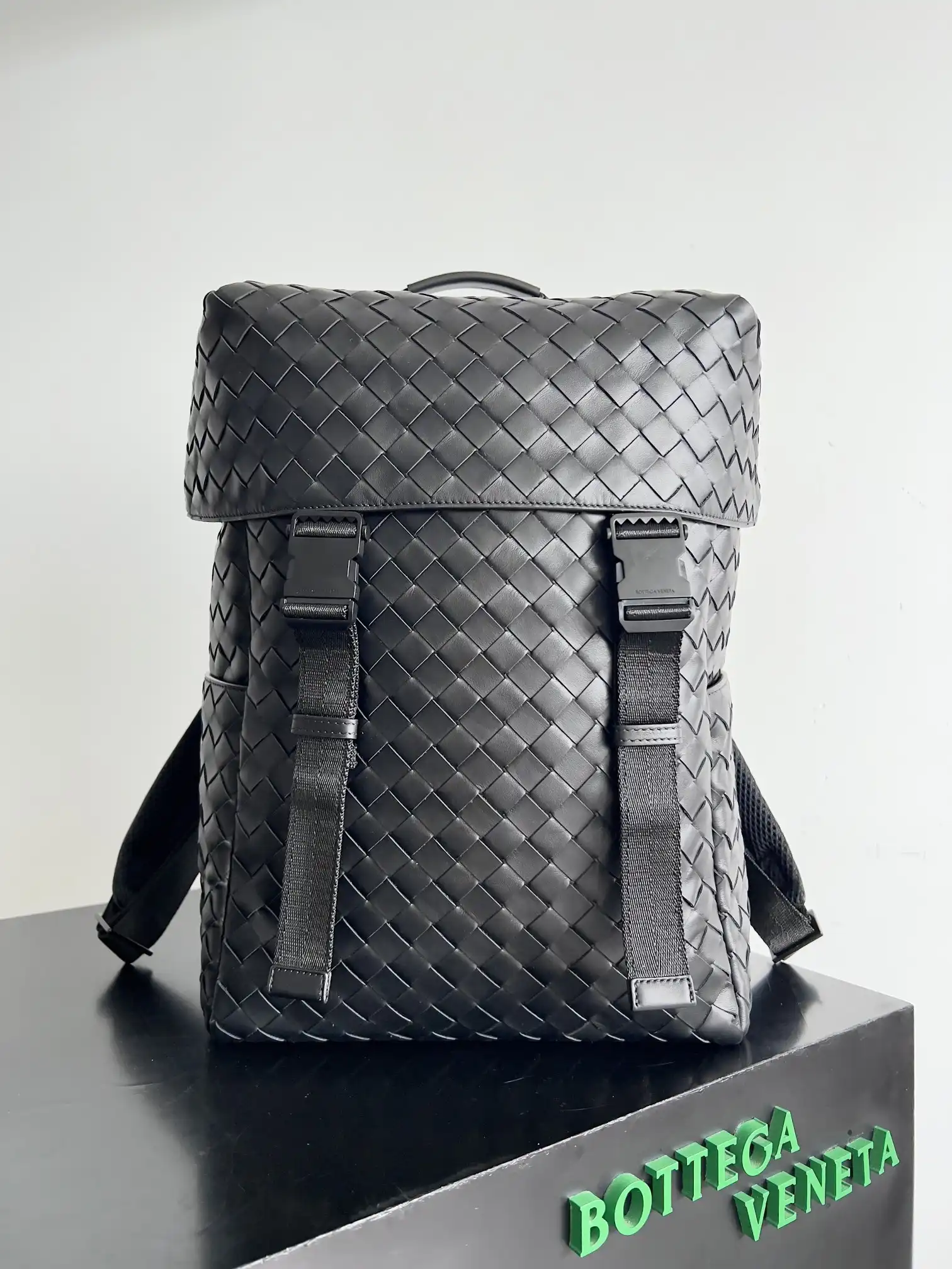 BOTTEGA VENETA Intrecciato Backpack-38*26*15cm