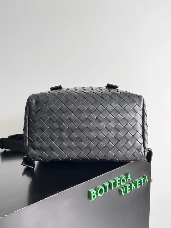 BOTTEGA VENETA Intrecciato Backpack-38*26*15cm