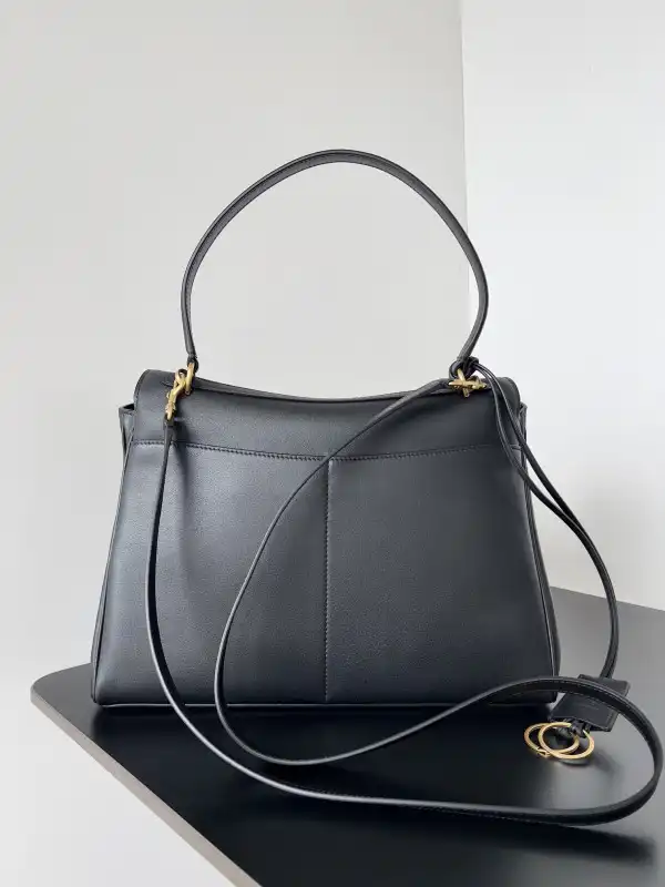 First bag ru BALENCIAGA RODEO-35*23.3*10.9CM