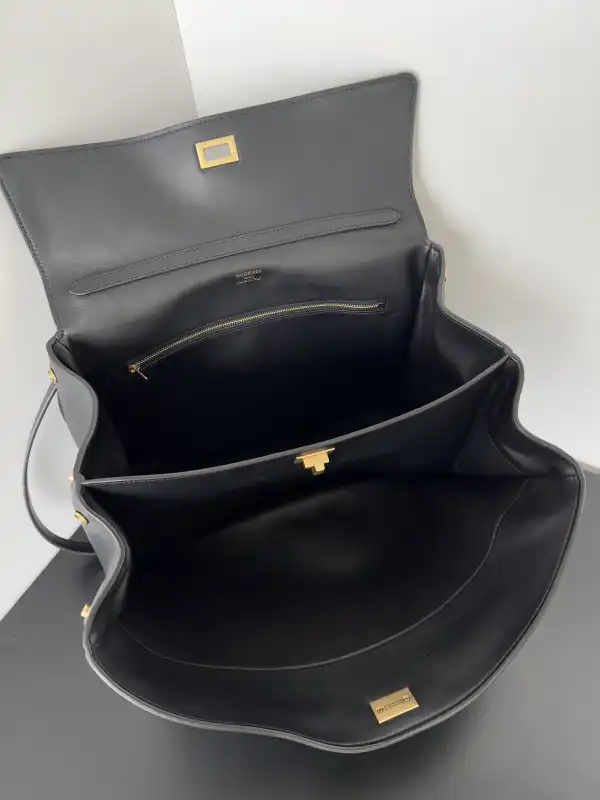 First bag ru BALENCIAGA RODEO-35*23.3*10.9CM