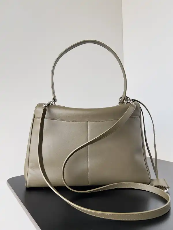 First bag ru BALENCIAGA RODEO-35*23.3*10.9CM