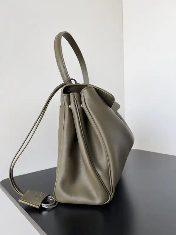 First bag ru BALENCIAGA RODEO-35*23.3*10.9CM