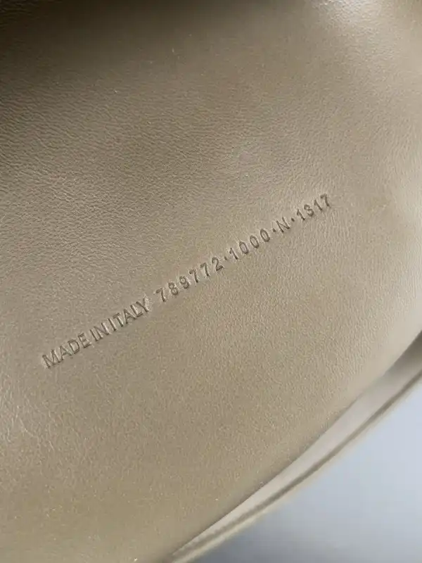 BALENCIAGA RODEO-35*23.3*10.9CM