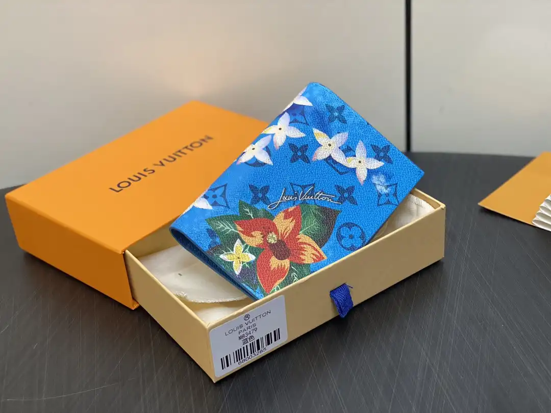 Louis Vuitton PASSPORT COVER-10*14*2.5CM