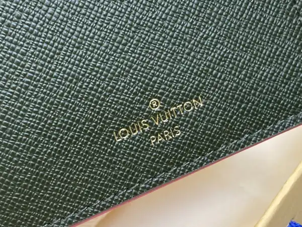 Louis Vuitton PASSPORT COVER-10*14*2.5CM