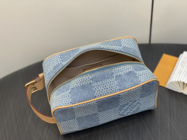 HOT SALE LOUIS VUITTON LOCKER DOPP KIT bag-23*13*12CM