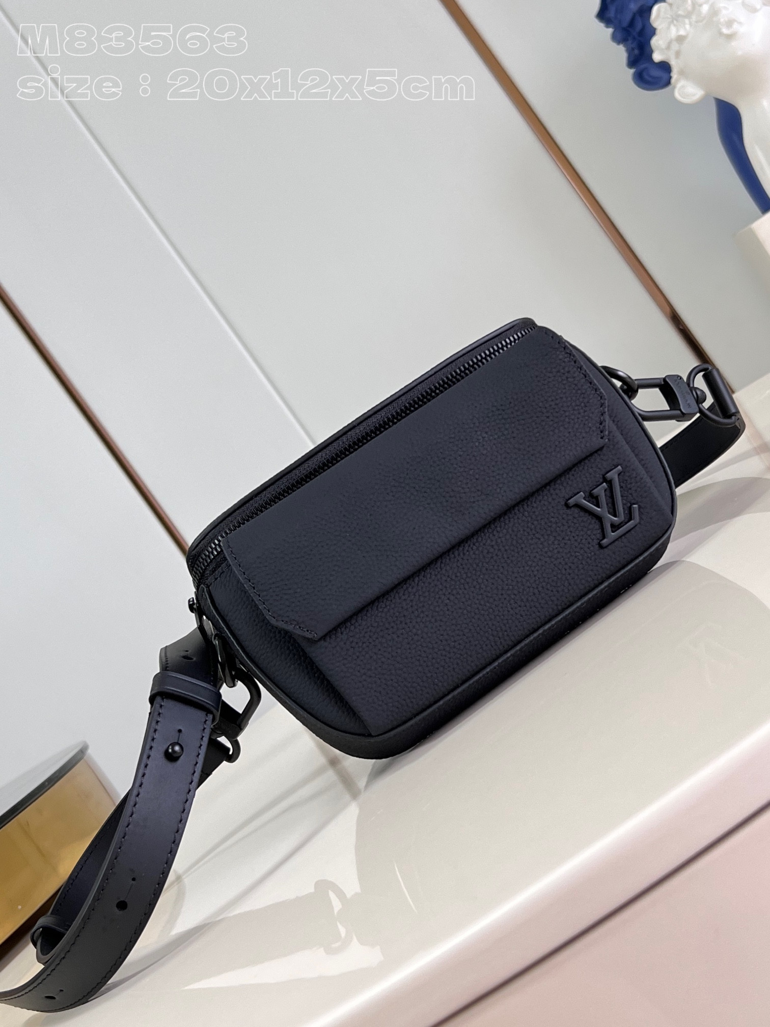 HOT SALE LOUIS VUITTON Pilot Wearable Wallet-20*12*5.5CM