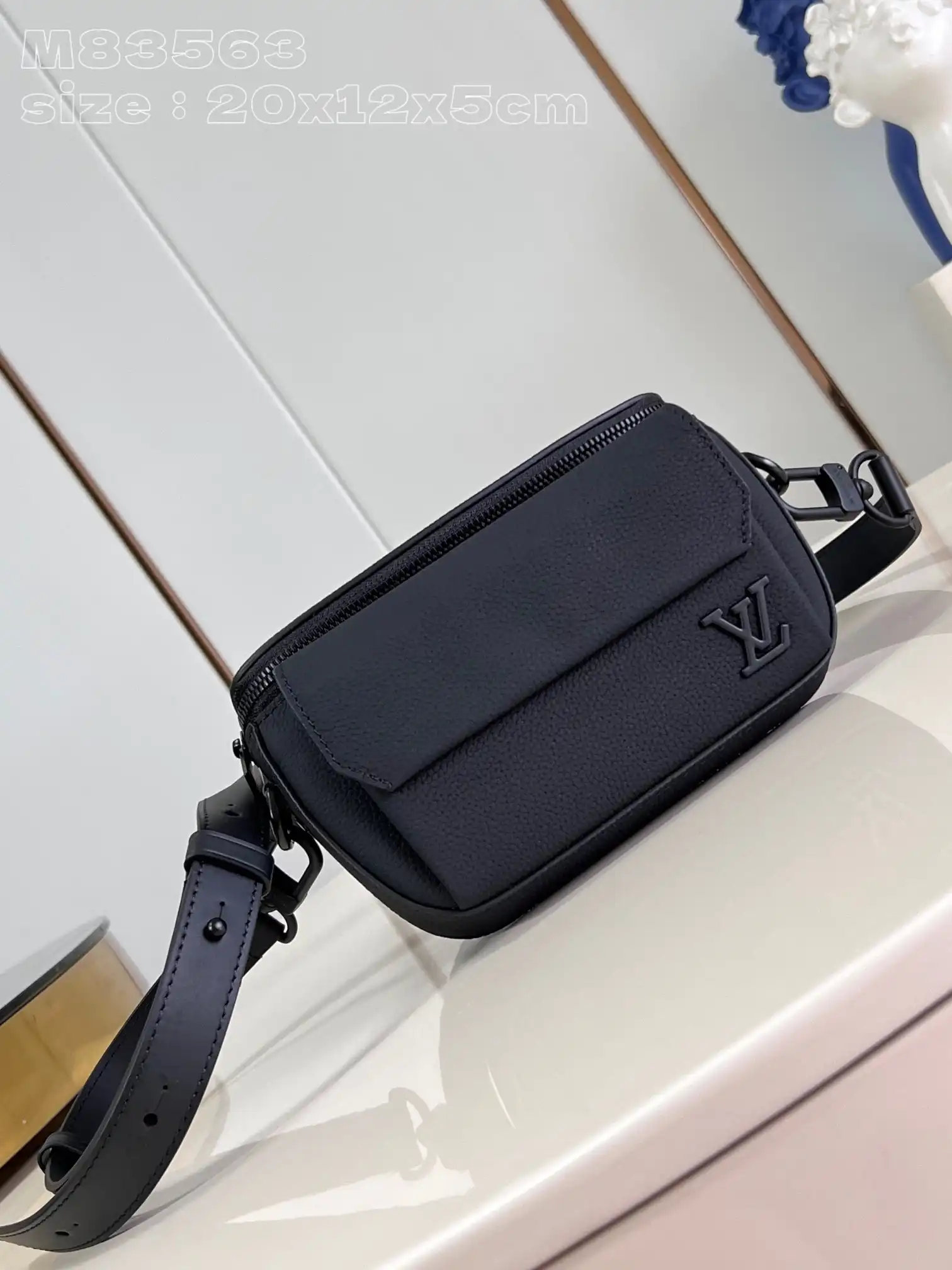 Aaa replica bags LOUIS VUITTON Pilot Wearable Wallet-20*12*5.5CM