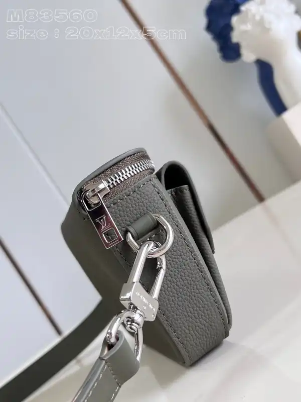 Aaa replica ru LOUIS VUITTON Pilot Wearable Wallet-20*12*5.5CM