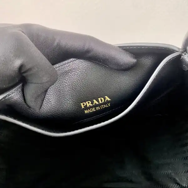 Prada Medium Leather Handbag-25*18.5*12.5CM