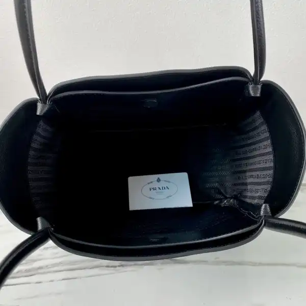 Prada Medium Leather Handbag-25*18.5*12.5CM