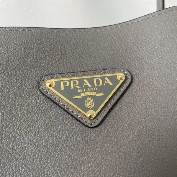 Prada Medium Leather Handbag-25*18.5*12.5CM