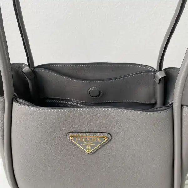 Prada Medium Leather Handbag-25*18.5*12.5CM