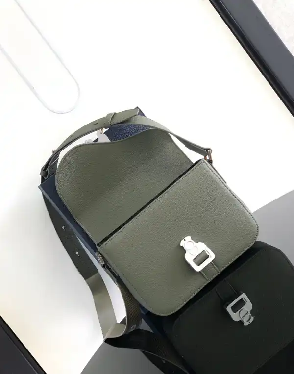 DIRO SADDLE MESSENGER BAG-23*18*6CM