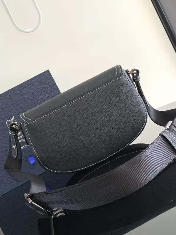 DIRO SADDLE MESSENGER BAG