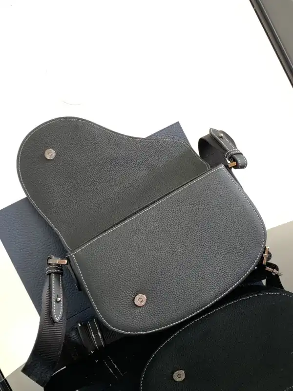 DIRO SADDLE MESSENGER BAG